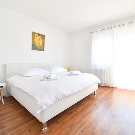 Apartman Space Ražanac Esterno foto