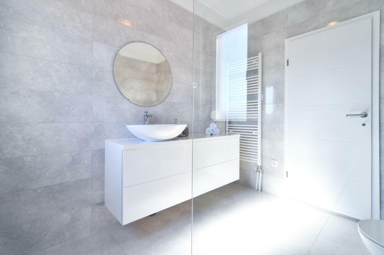 Apartman Space Ražanac Esterno foto