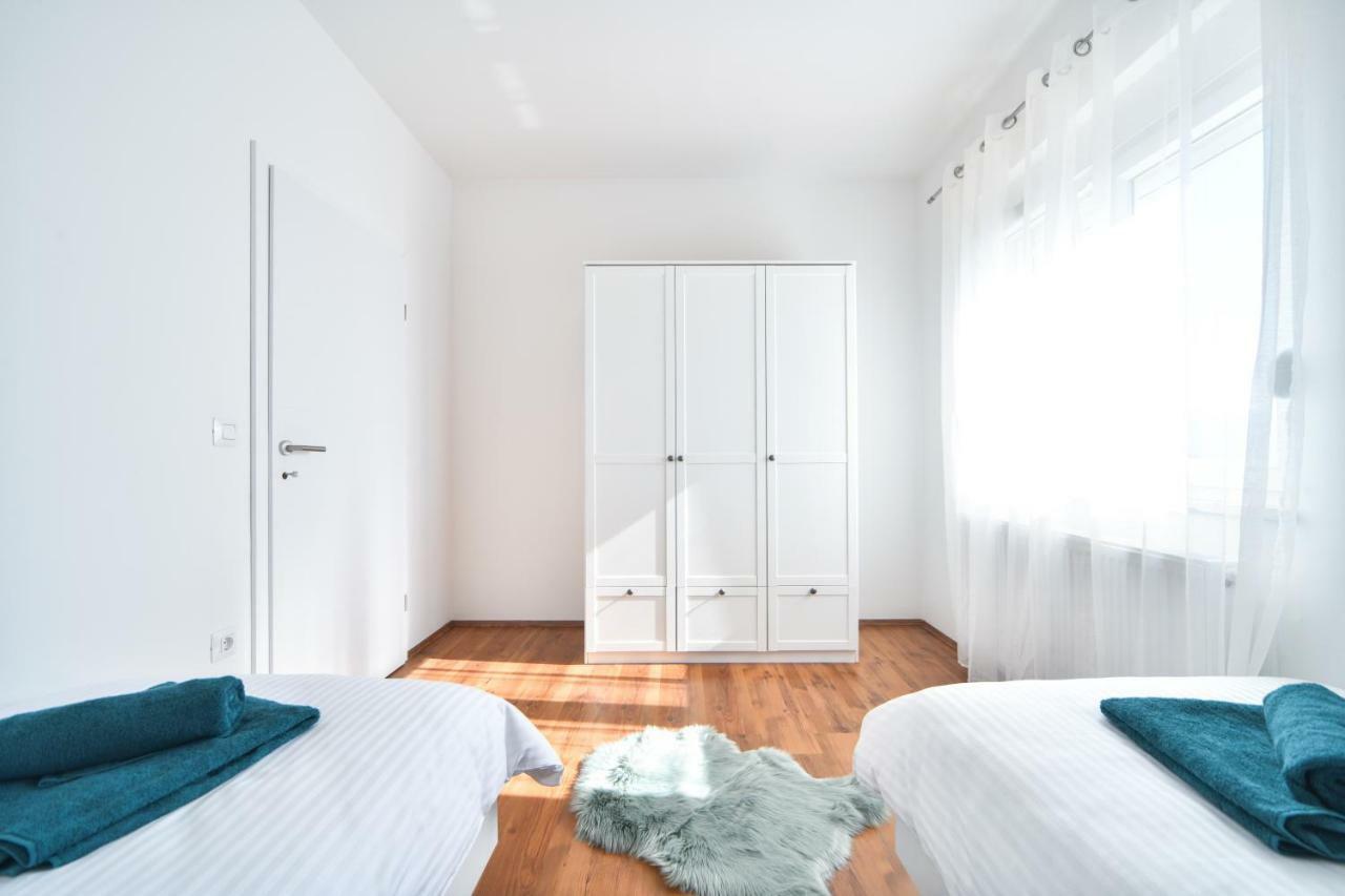 Apartman Space Ražanac Esterno foto