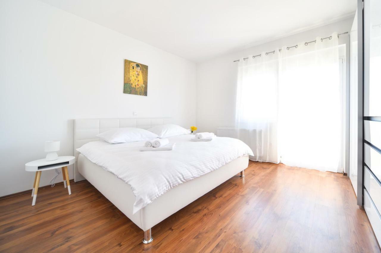 Apartman Space Ražanac Esterno foto