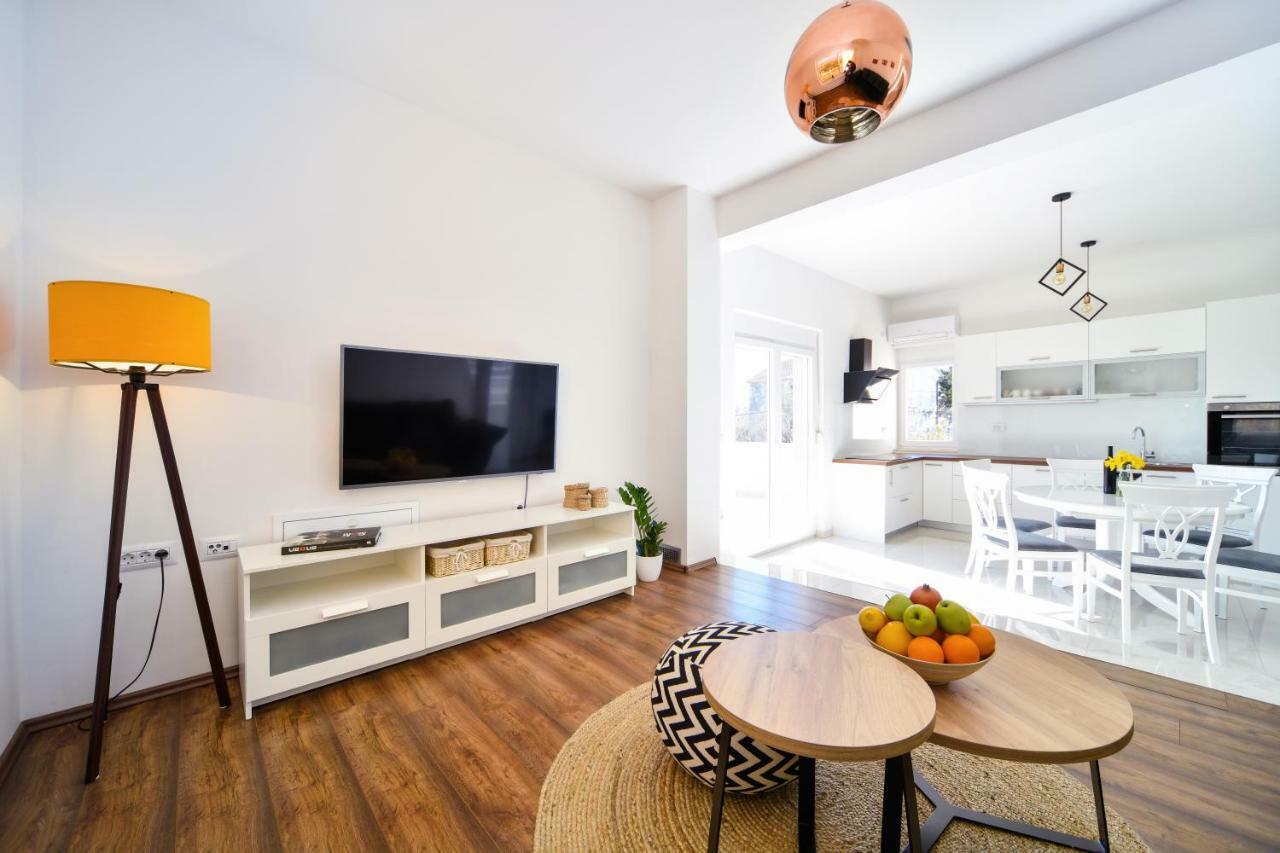 Apartman Space Ražanac Esterno foto