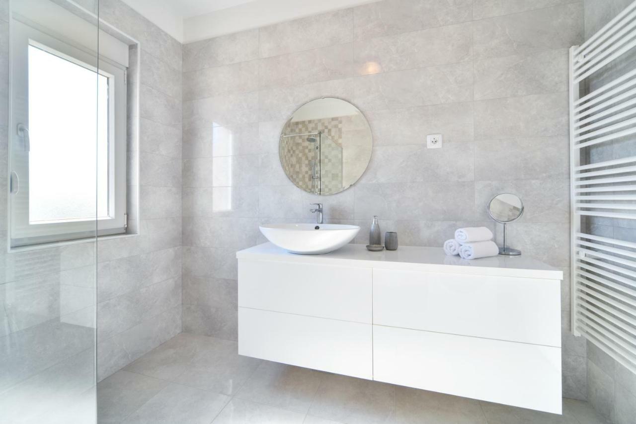 Apartman Space Ražanac Esterno foto