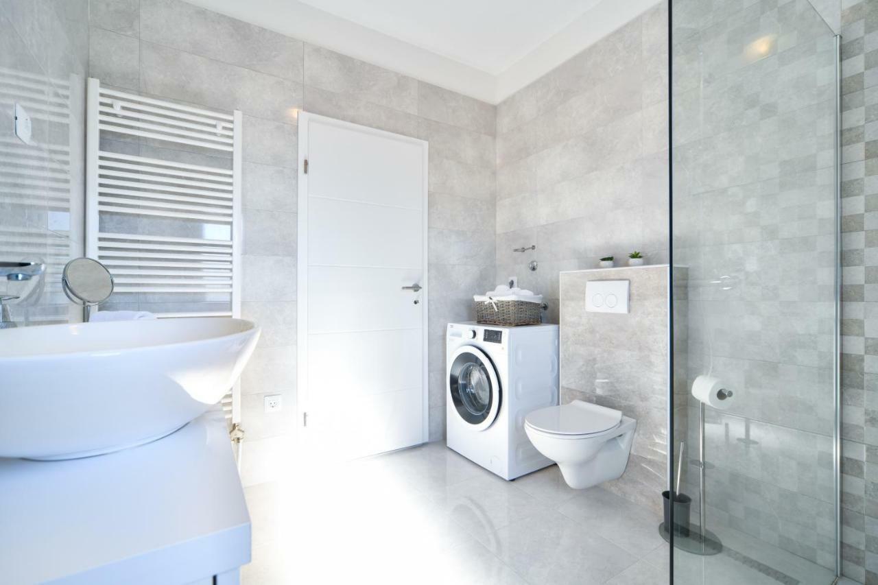 Apartman Space Ražanac Esterno foto