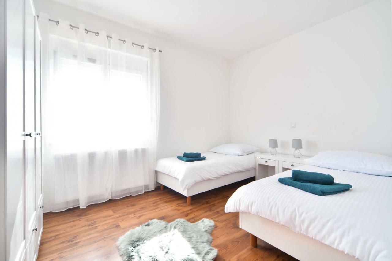 Apartman Space Ražanac Esterno foto