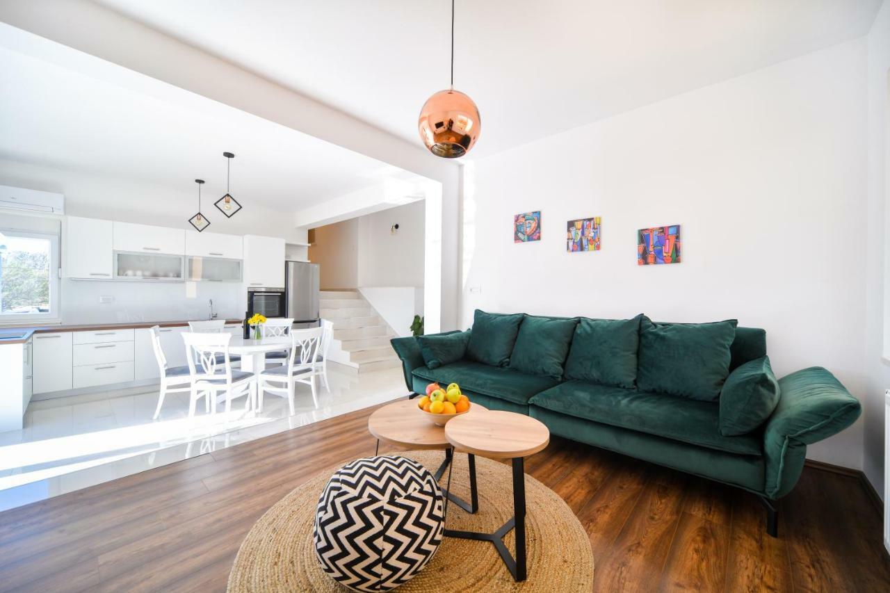 Apartman Space Ražanac Esterno foto